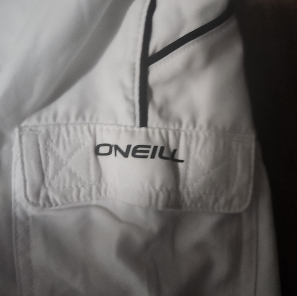 O’NEILL Black/White Shorts size 3 Excellent Condition - Picture 3 of 4